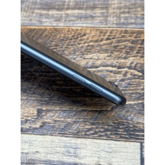 Apple iPod Touch 6th  Generation Gray 32GB Model:442A2 W/ Adapter y Cable - Picture 7 of 8